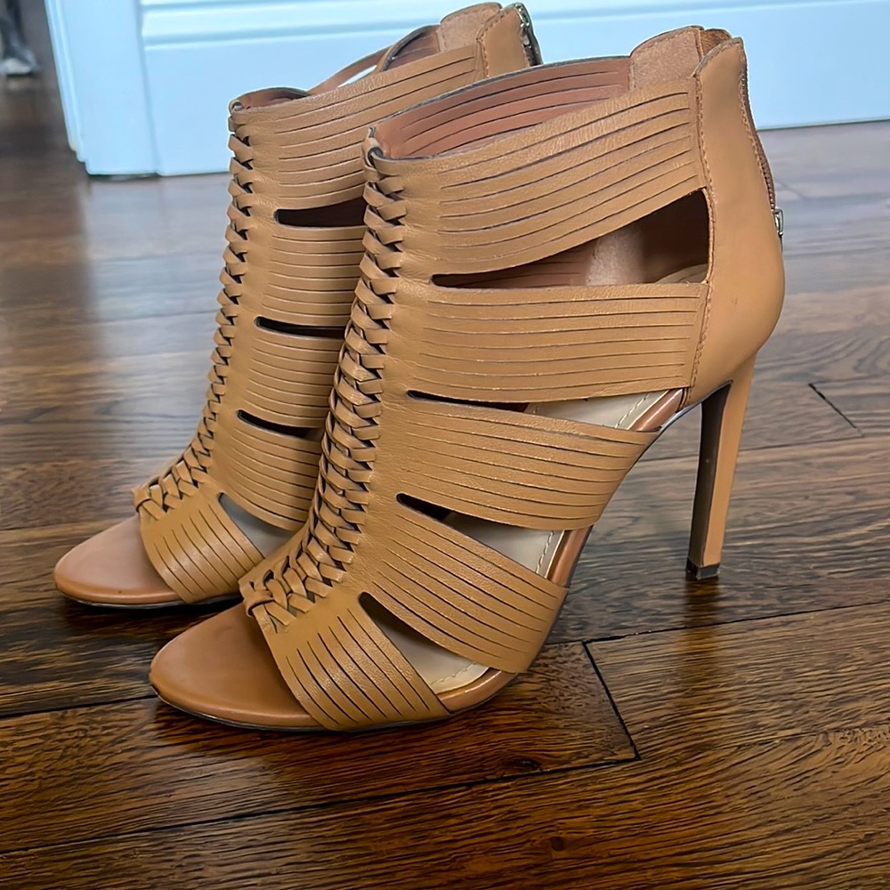 BCBG generation Cerinah-X camel sandals